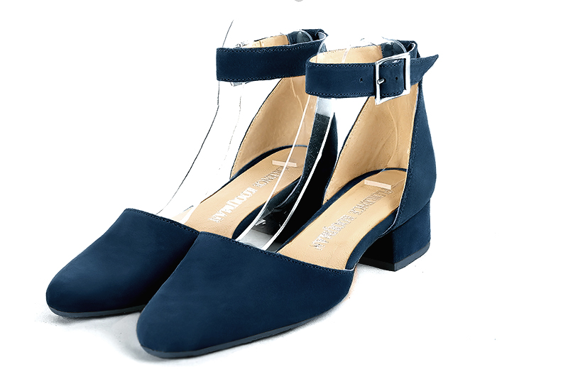 Navy blue women's open side shoes, with a strap around the ankle. Round toe. Low block heels. Front view - Florence KOOIJMAN